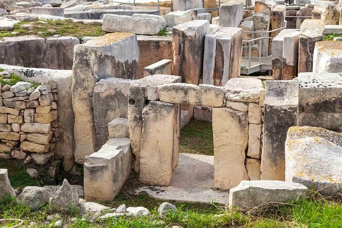6-hour Private Tour around Malta - Hagar Qim and Mnajdra: the stop that needs extra time