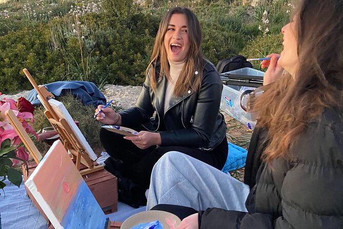 Art Experience with Wine - Painting by the sea, abstract sessions, and creative freedom