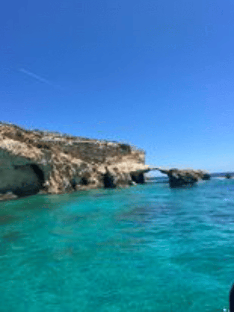 Cirkewwa/Mgarr: Blue and Crystal Lagoon Private Boat Charter - The 22-foot boat and what you can use