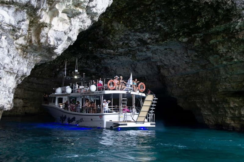 Comino Blue Lagoon & Crystal Lagoon - 3 Bay Cruise - The crew and the tone of the trip