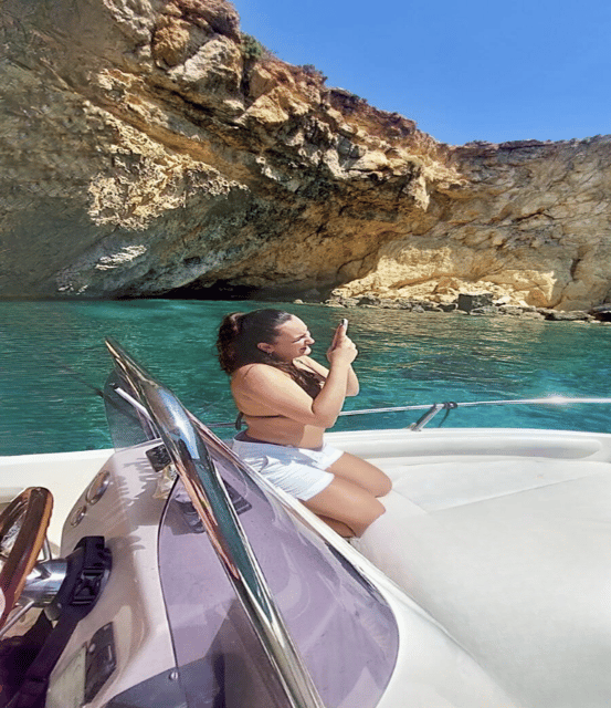 Comino's Best in a Flash: Caves, Coves & Beaches Boat Tour - What the boat setup adds