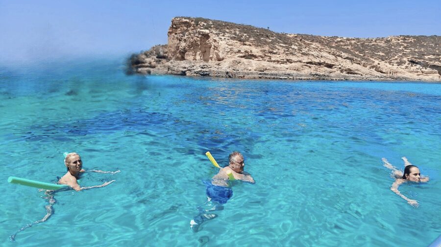 Comino Splash & Dash: Private Blue/Crystal Lagoon Boat Tour - Crystal Lagoon gives you the first real swim