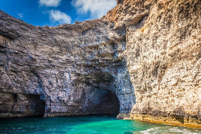Explore Comino, Blue Lagoon & Caves - Private speed boat - The skipper can shape the whole experience