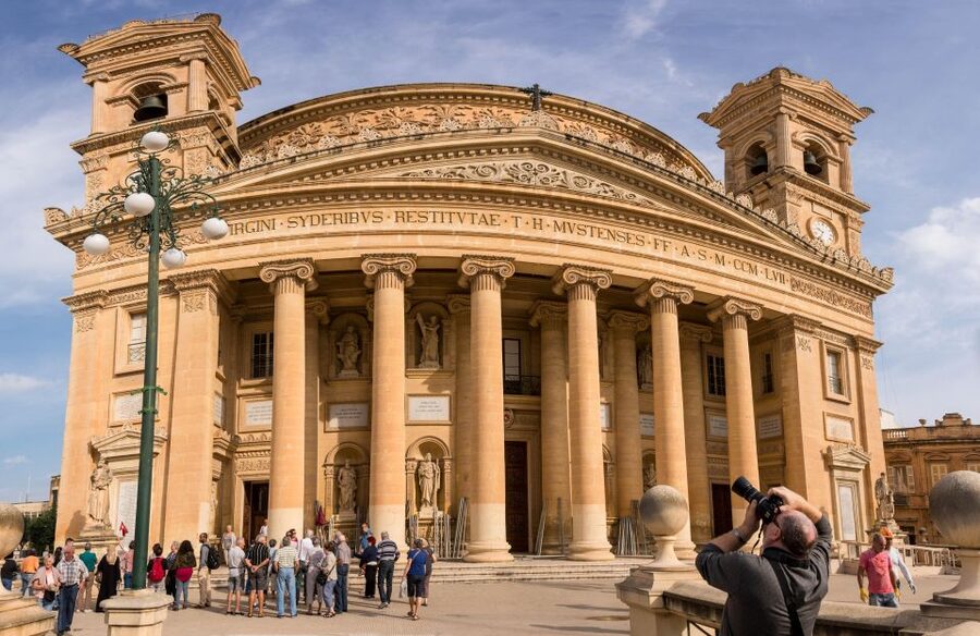From Mosta: City Highlights Tour of Mosta with Buffet Lunch - How the self-guided format works