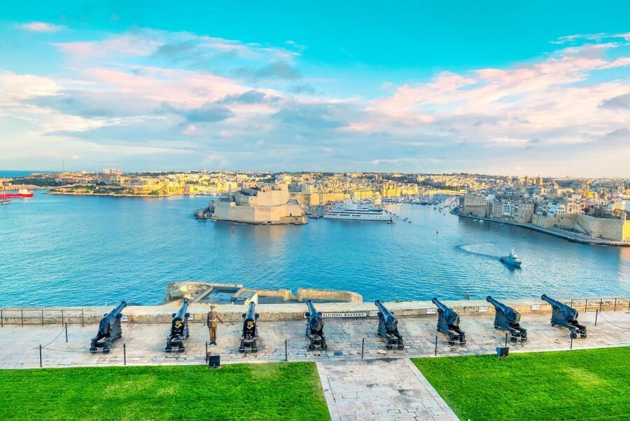 From Sliema: Cruise Around Malta's Harbours & Creeks - Valletta’s bastions and Fort St. Elmo