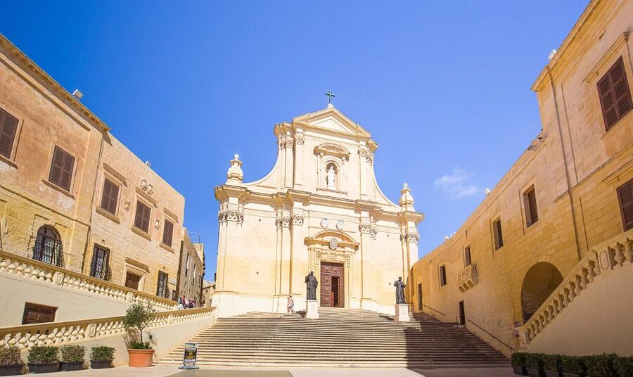 From Sliema or Bugibba: Gozo Heritage Day Pass - Blue route: Ġgantija, Ramla, and Marsalforn