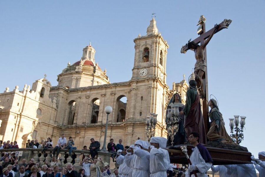 Good Friday Easter Procession with Commentary and Transport - What the statues and costumes add