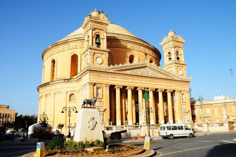Half-Day Tour of Mosta, Ta'Qali Crafts Village & Mdina - Mosta and the church beneath the great dome