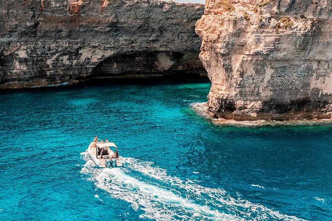 Malta: Around Comino Cruise With Blue Lagoon stop - Onboard atmosphere and group size