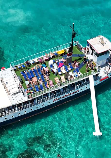Malta: Comino, Blue Lagoon, Crystal Lagoon & Caves Cruise - Finding the Hornblower boat in St. Pauls Bay