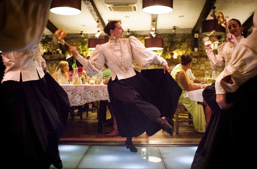 Malta: Folklore Dinner Show at a Traditional Restaurant - Seating, group size, and the evening’s social style