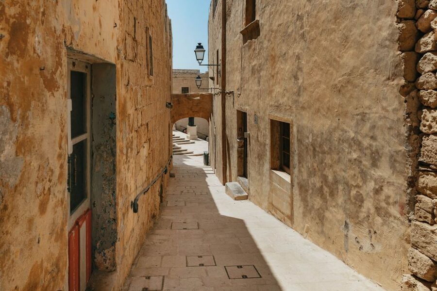 Malta: Gozo & Comino Islands, Blue Lagoon & Seacaves Tour - The boat setup, food, and seating