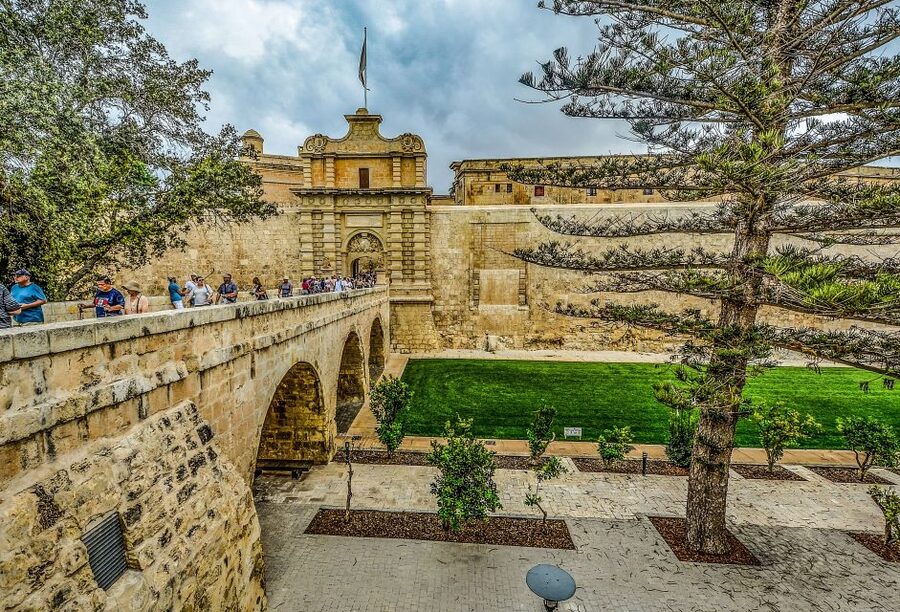 Malta: Highlights of Malta & Mdina Full Day Tour with Lunch - The bus, pickup, and pace