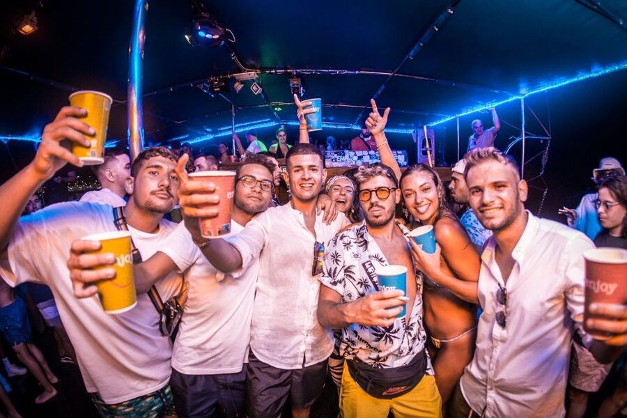 Malta: Lazy Pirate Boat Party with Drinks & Food - The DJ, dancing, and crowd