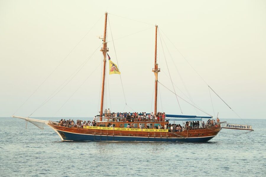 Malta: Lazy Pirate Boat Party with Drinks & Food - Snacks, fruit, and the food question