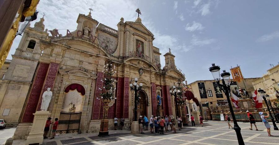 Malta: Mdina and Rabat Food Tour - Rabbit, bragioli, wine, and imqaret