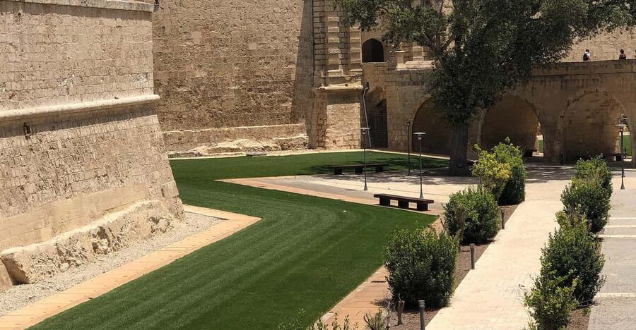 Malta: Mdina and Rabat Walking Tour with Catacombs - Walking through Mdina’s old streets