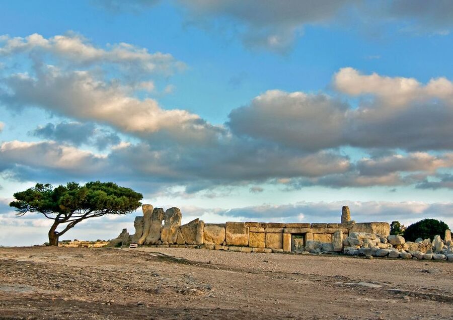 Malta: Private Half-Day Archeological Sites Tour - Mnajdra’s cliffs and the shortest stop