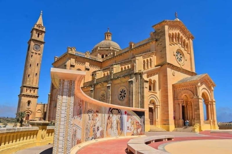Malta: Private Jeep Tour of Gozo with Lunch - Gozo’s coast, caves, and rough tracks