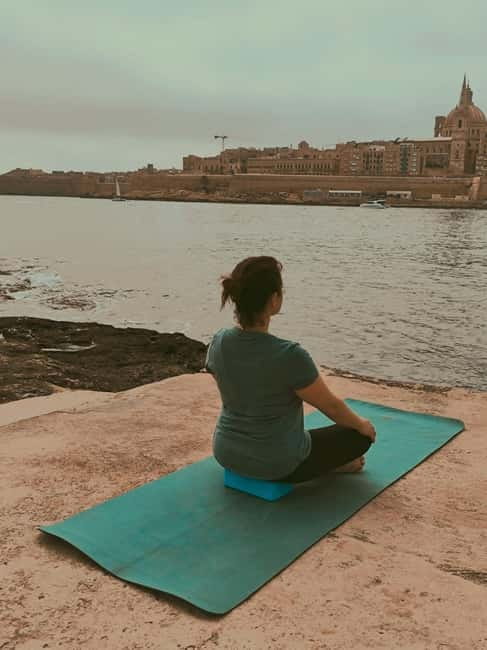 Malta: Private Yoga class close the Sea - Meeting Martina and getting to the practice spot