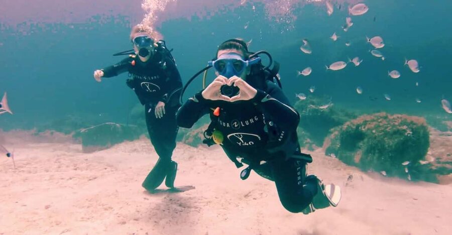 Malta, Scuba diving with instructor - Starting at DiveBase Malta beside the Seaview Hotel