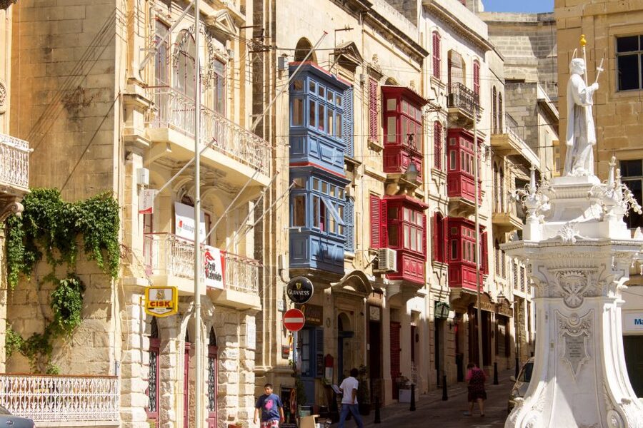 Malta: Vintage Bus Ride through the Three Cities - Cospicua and the fortress of Cottonera