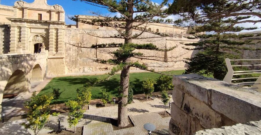Mdina and Rabat: Guided City Walking Tour - Entering Mdina through the Main Gate