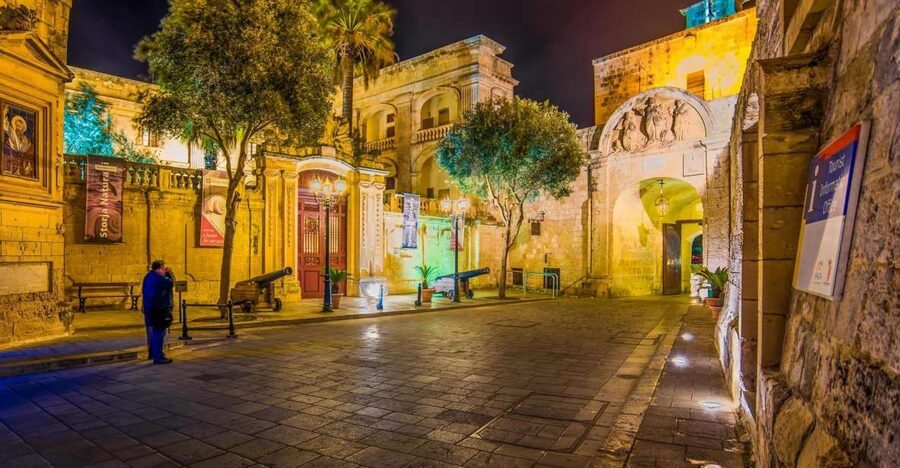 Mdina: Valletta Waterfront Area, Mdina, and Rabat Night Tour - Why Mdina works better after sunset