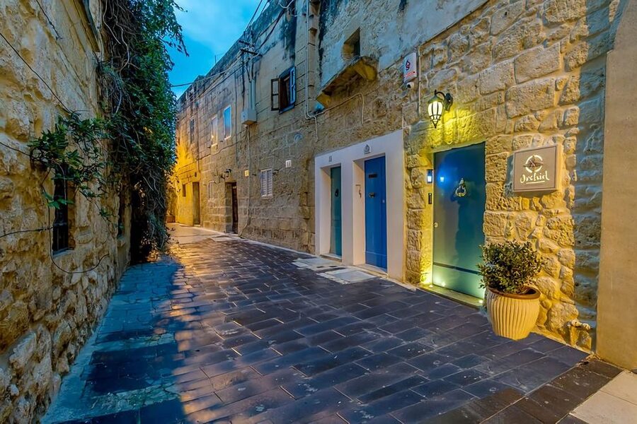 Mdina: Valletta Waterfront Area, Mdina, and Rabat Night Tour - Inside the Silent City after dark