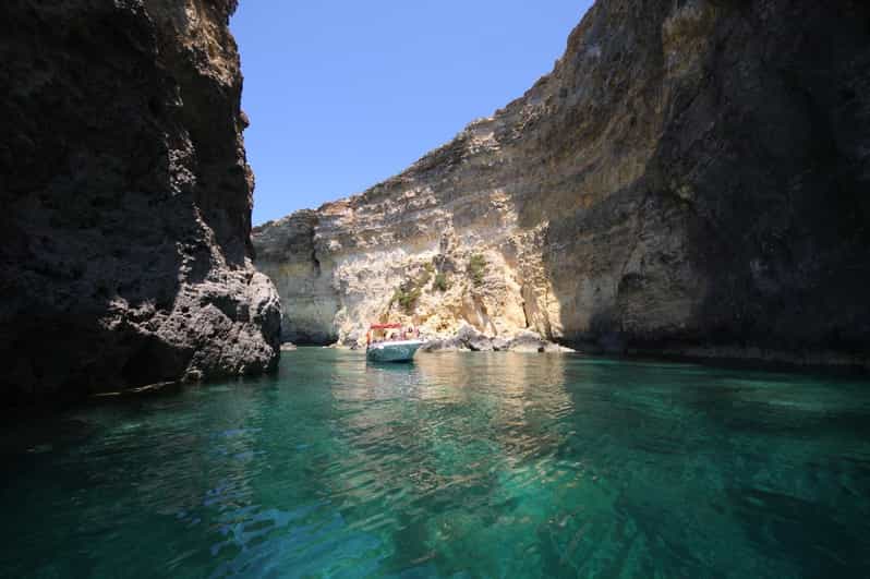 Mellieha: 3:00pm Speedboat round Comino Caves 2h Blue Lagoon - Why this Comino speedboat trip works well