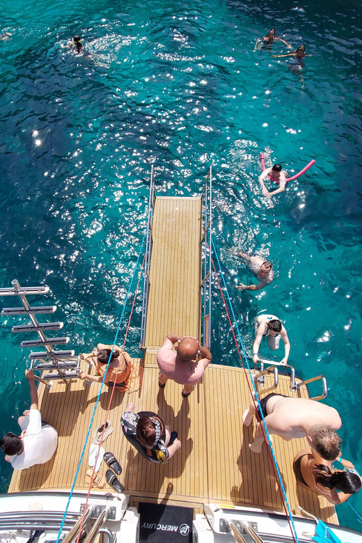 Mellieha: Two Bay Evening Cruise Including The Blue Lagoon - Second stop: the Blue Lagoon after the daytime rush