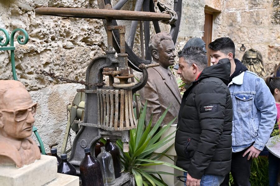 Mosta: City Highlights Tour with Buffet Lunch - What arrives at the buffet lunch