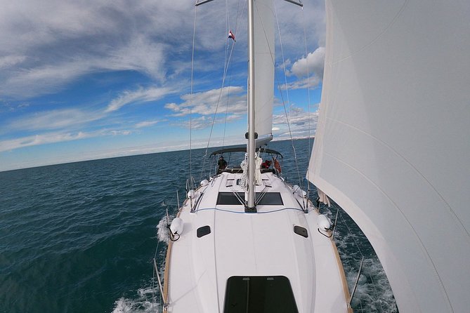 Private Day Charter on Amazing Mowgli - What the boat provides, and what it does not