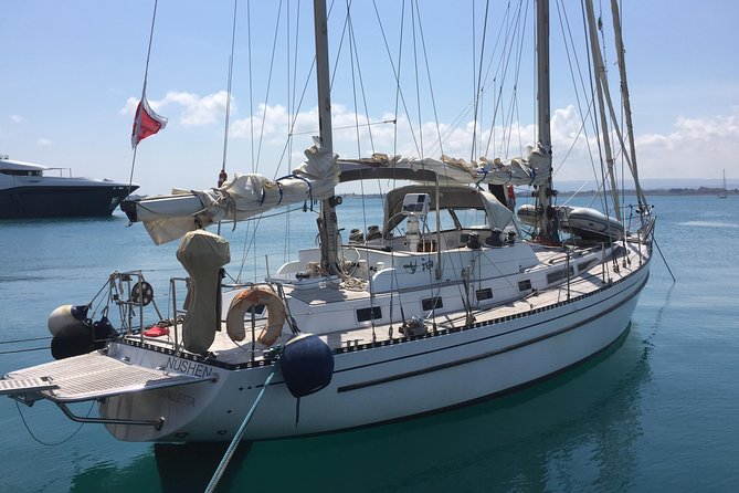 Sailing charter along the Maltese shoreline incl. Lunch and drinks - A home-cooked Mediterranean lunch at anchor