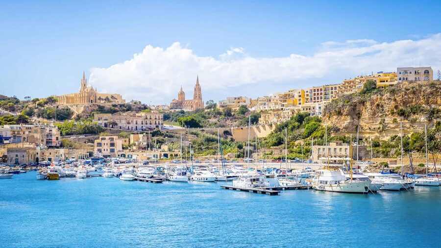 Sliema/St. Paul's: Gozo, Comino & Blue Lagoon Ferry Cruise - Comfort on the boat, crowds on shore