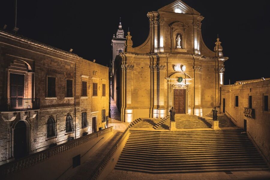 St Paul's Bay: Comino, Blue Lagoon, Gozo, & Caves Boat Tour - Gozo in two hours: choose one small goal