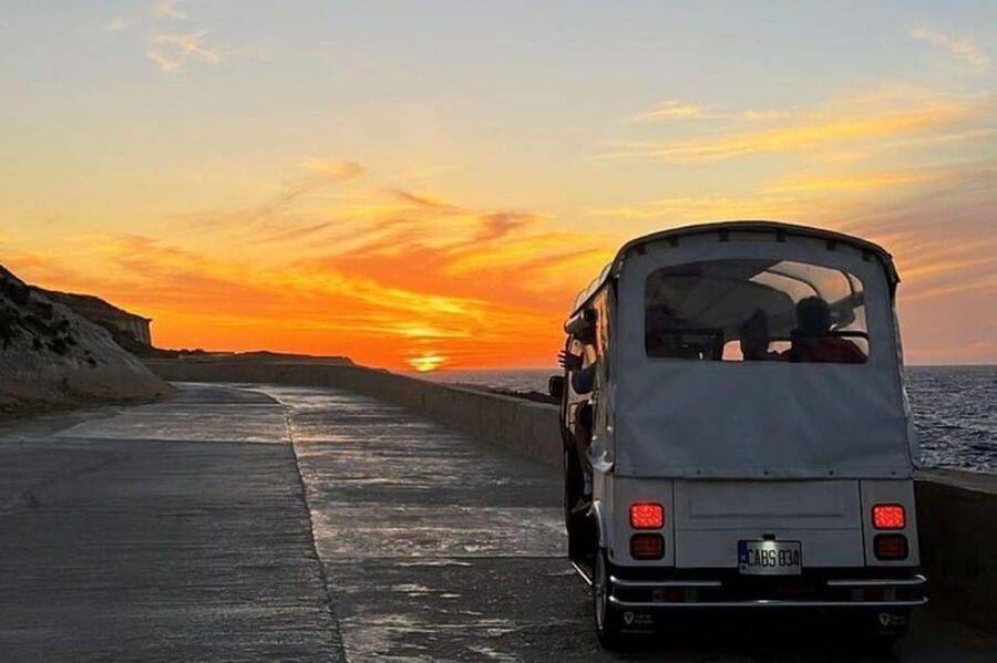 Sunset Tuk Tuk Tour in Gozo & Blue Lagoon (Comino) - Dinner and the sunset timing