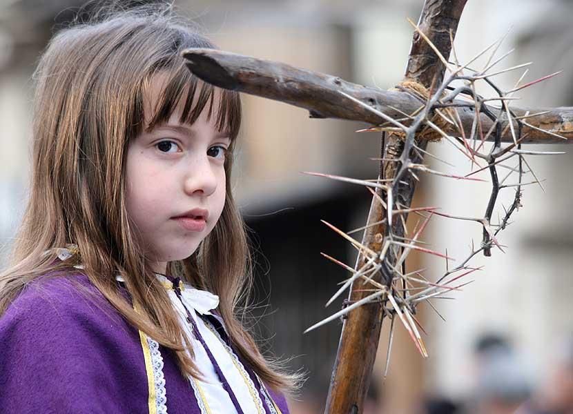 The Good Friday Procession: Afternoon Tour in Zejtun - The walk from the bus to the seats