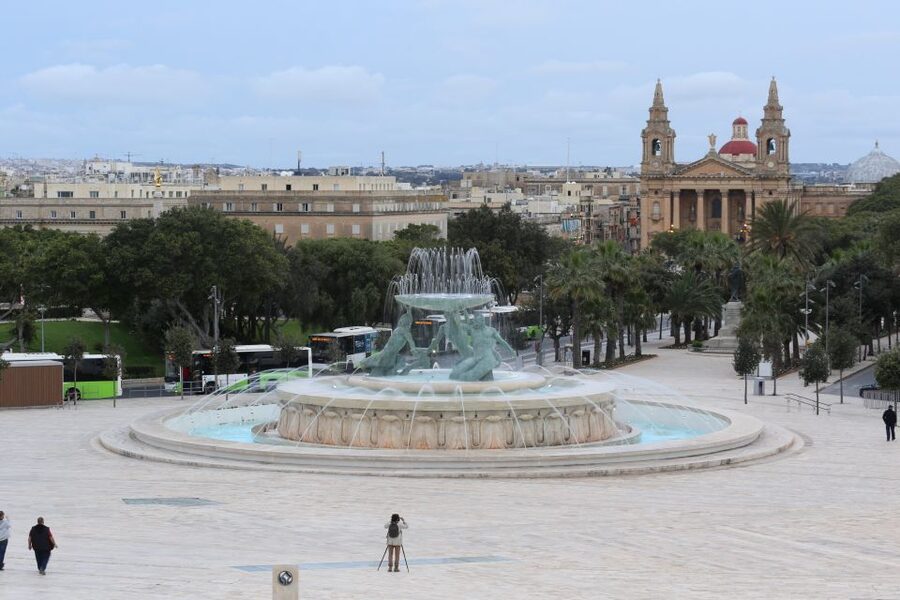 Valletta: Guided City Walking Tour - Pace, comfort, and hearing the guide