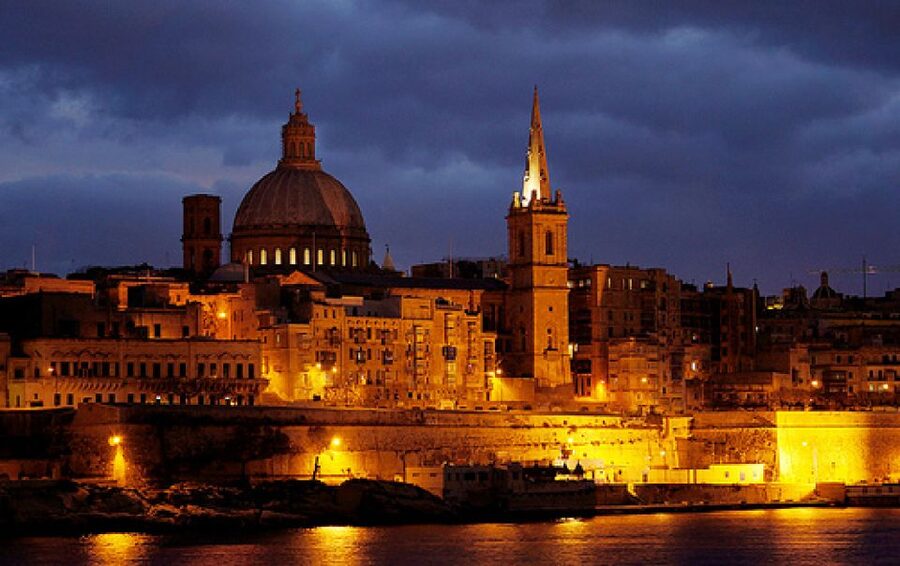Valletta, Mdina, and Mosta Night Tour with 5D Show - Valletta after dark, from fortifications to the harbor