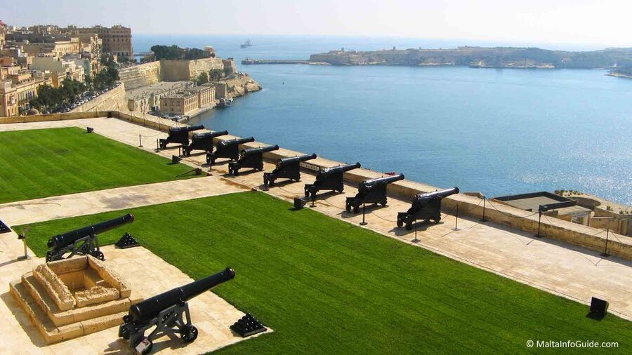Valletta: Private Insider Walking Tour with Licensed Guide - Upper Barrakka Gardens and the best city views